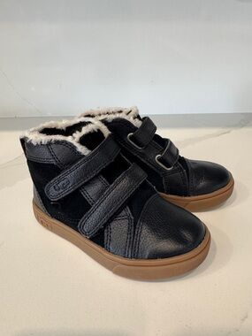 UGG Rennon II Little Kids Black Leather & Suede Boots with brown Sole